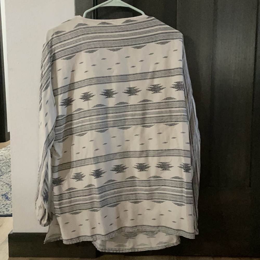 NWT - Boho Aztec Patterned Top - Picture 6 of 6